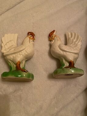194’s-1960’s Pair of Vintage Ceramic Rooster Figurines - White and Green